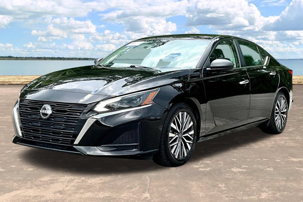 Used 2024 Nissan Altima 2.5 SV FWD image 4