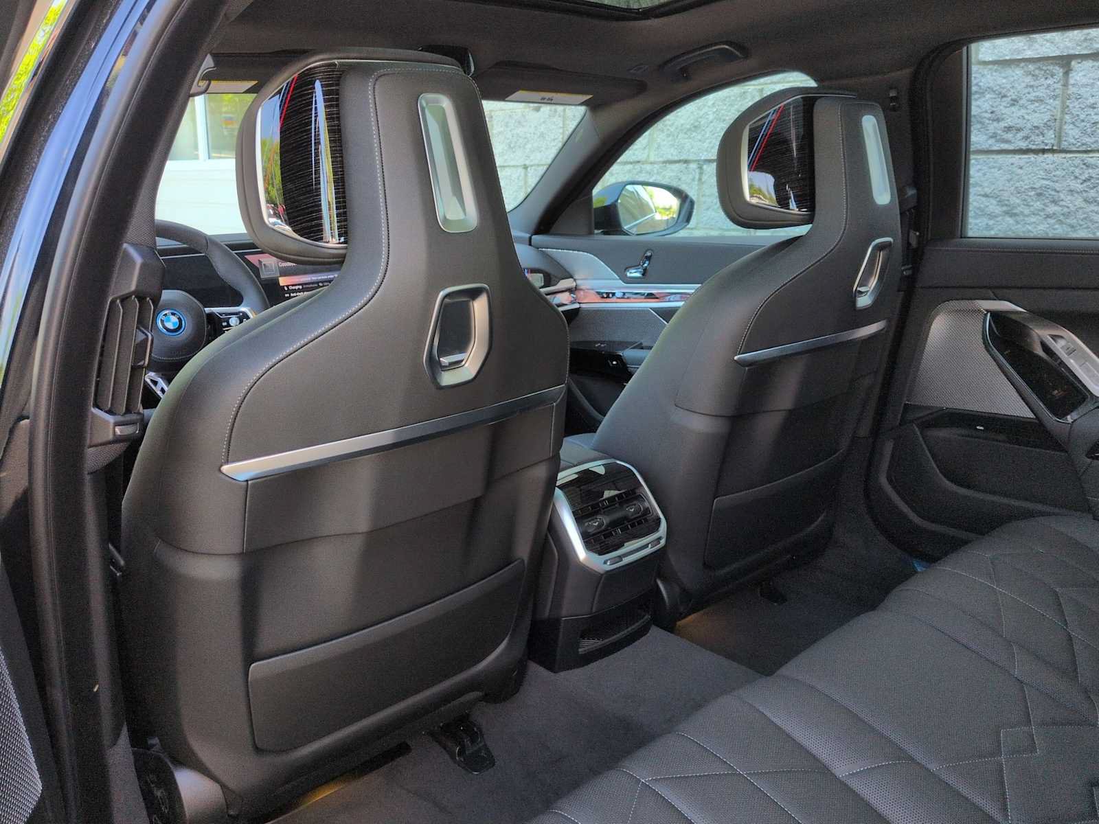 Used 2026 BMW i7 xDrive60 w/ M Sport Package RWD image 19