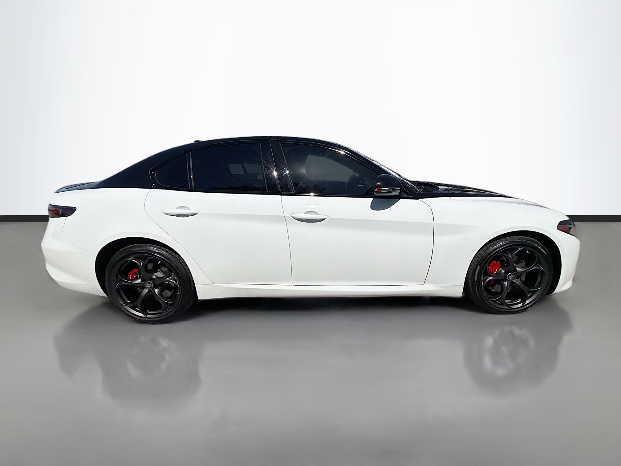 Used 2025 Alfa Romeo Giulia AWD w/ Driving Assist Package image 2