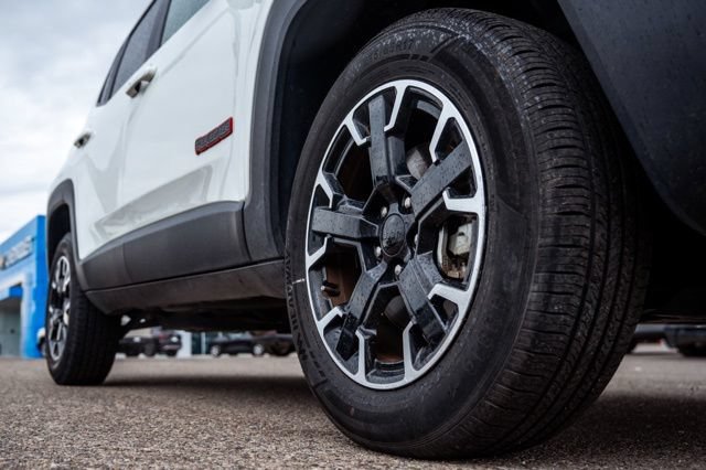 Used 2023 Jeep Renegade Trailhawk AWD/4WD image 13