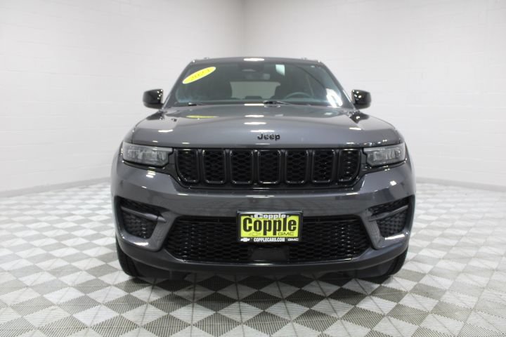 Used 2023 Jeep Grand Cherokee Altitude AWD/4WD image 6