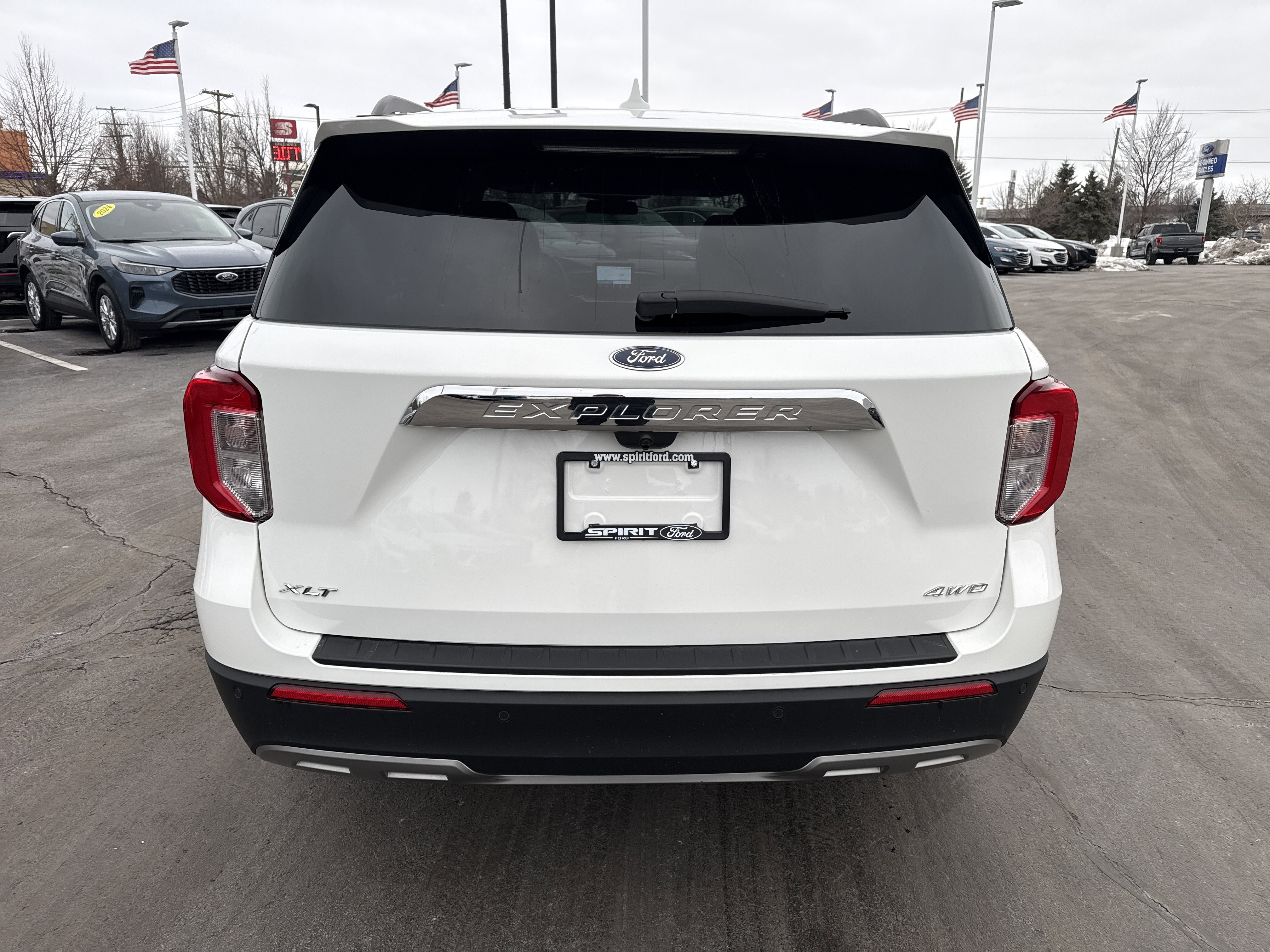 Used 2022 Ford Explorer XLT w/ Equipment Group 202A image 6