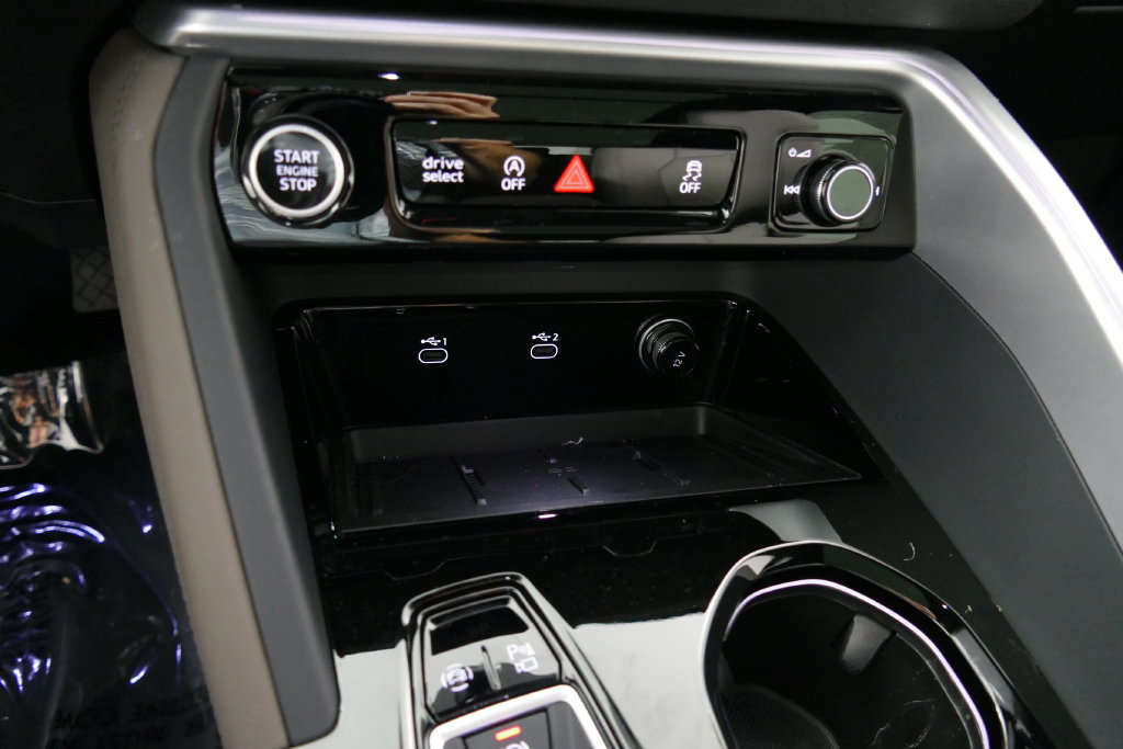 Certified 2025 Audi Q5 Premium w/ Convenience Package AWD/4WD image 21
