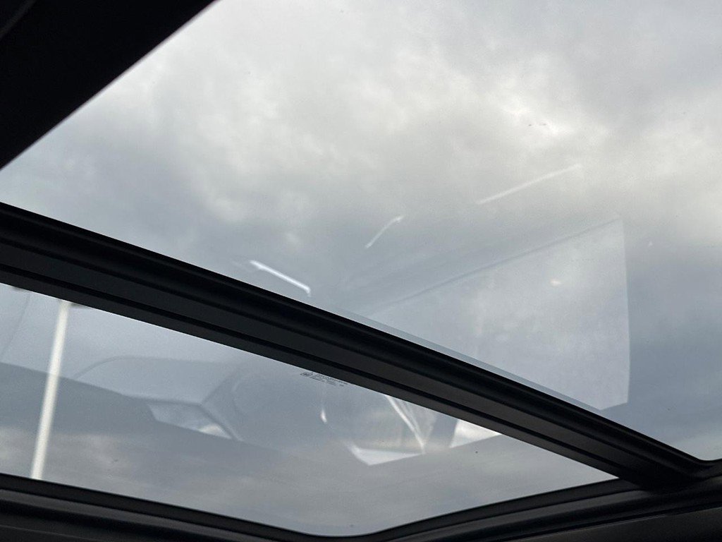 Used 2024 GMC Yukon XL Denali w/ Advanced Technology Package image 12