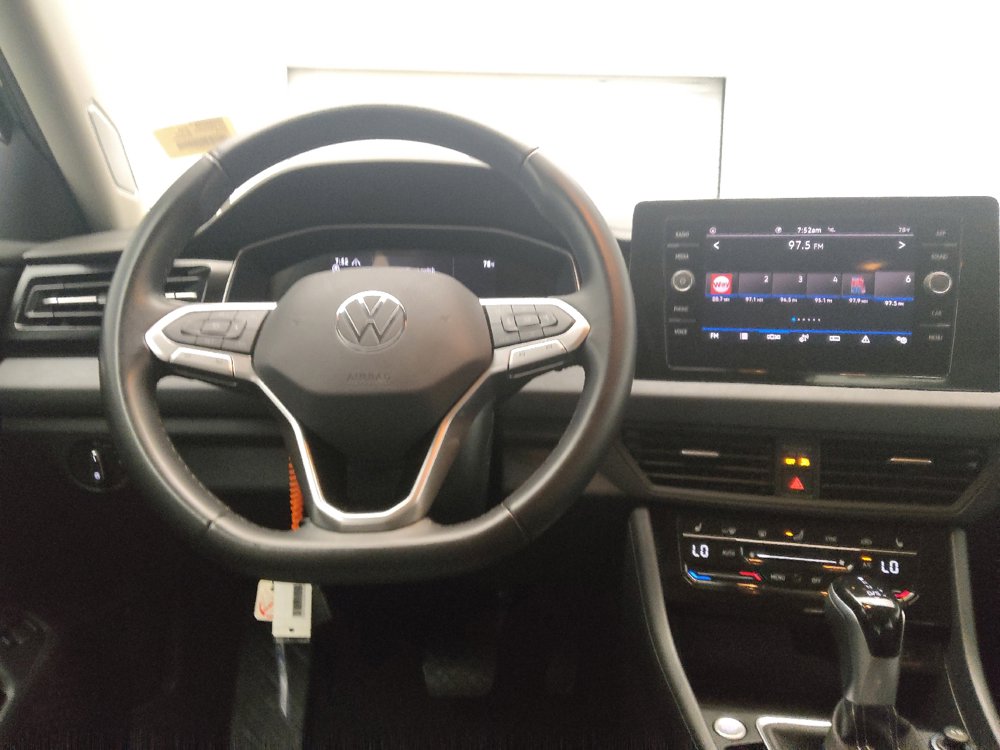 Used 2025 Volkswagen Jetta SE FWD image 22