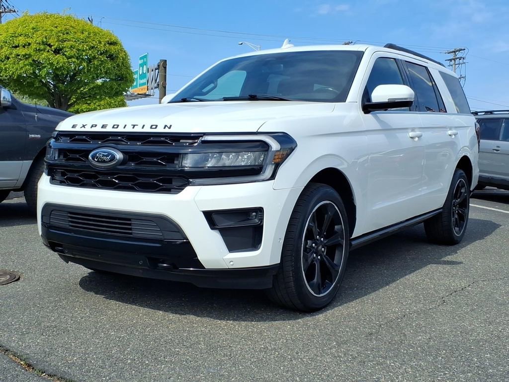 Used 2022 Ford Expedition Limited AWD/4WD image 3