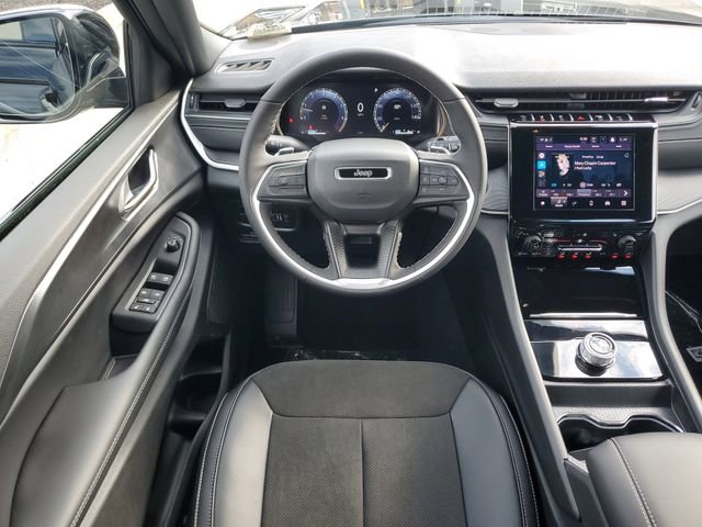 New 2025 Jeep Grand Cherokee Altitude image 17