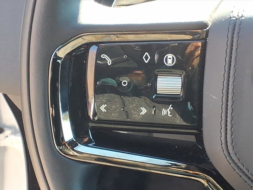 Certified 2026 Land Rover Range Rover Velar Dynamic SE image 16