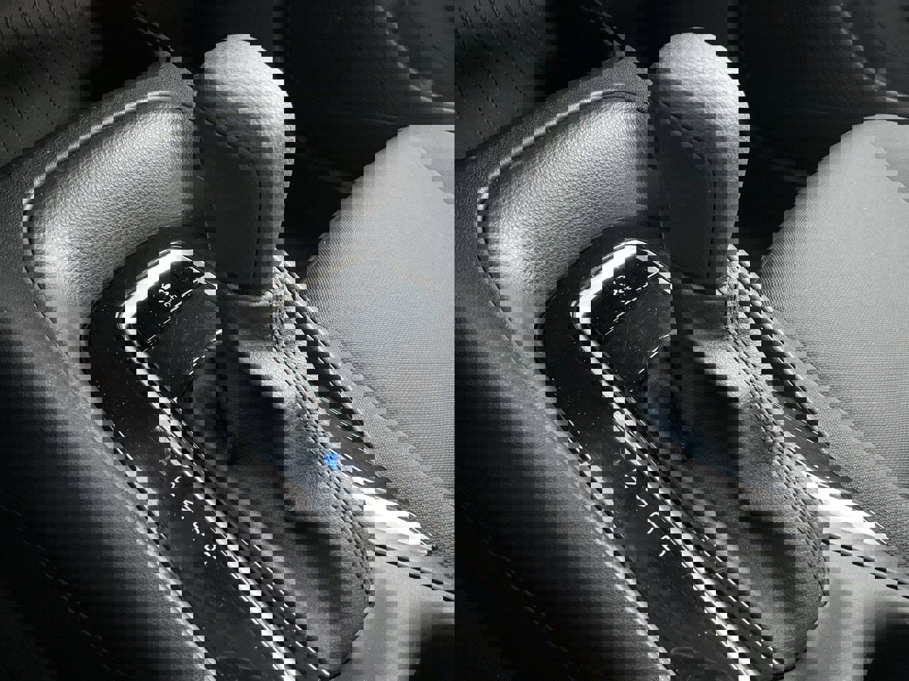 Used 2025 Toyota Corolla LE image 33