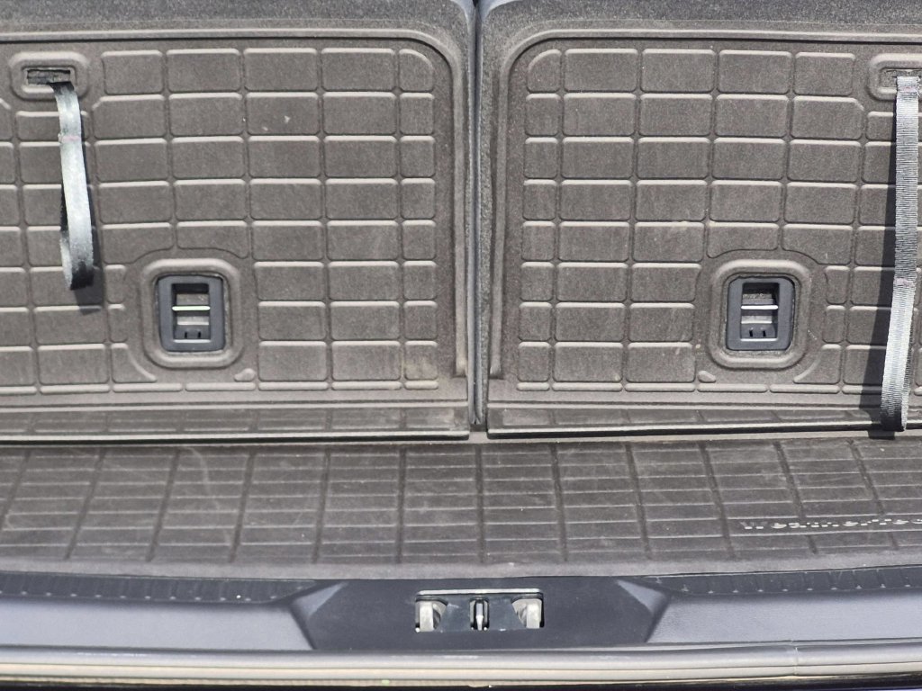 Used 2025 Ford Explorer Active AWD/4WD image 8