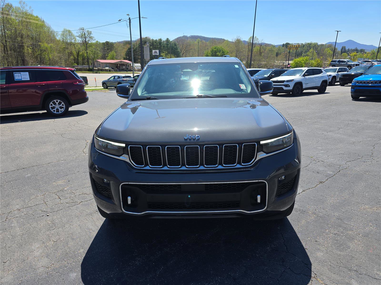 Used 2022 Jeep Grand Cherokee Overland w/ Luxury Tech Group IV image 9