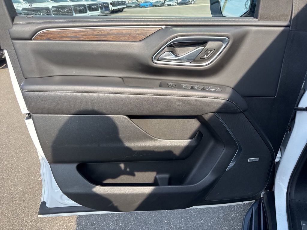 Used 2023 Chevrolet Suburban Premier image 29