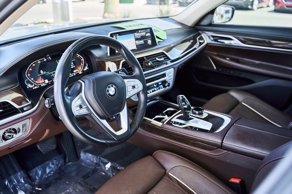 Used 2020 BMW 750i xDrive w/ Executive Package AWD/4WD image 2