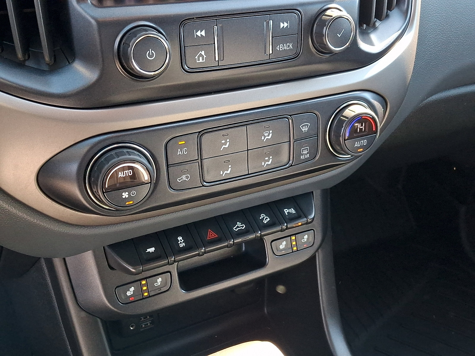 Used 2019 Chevrolet Colorado Z71 AWD/4WD image 15