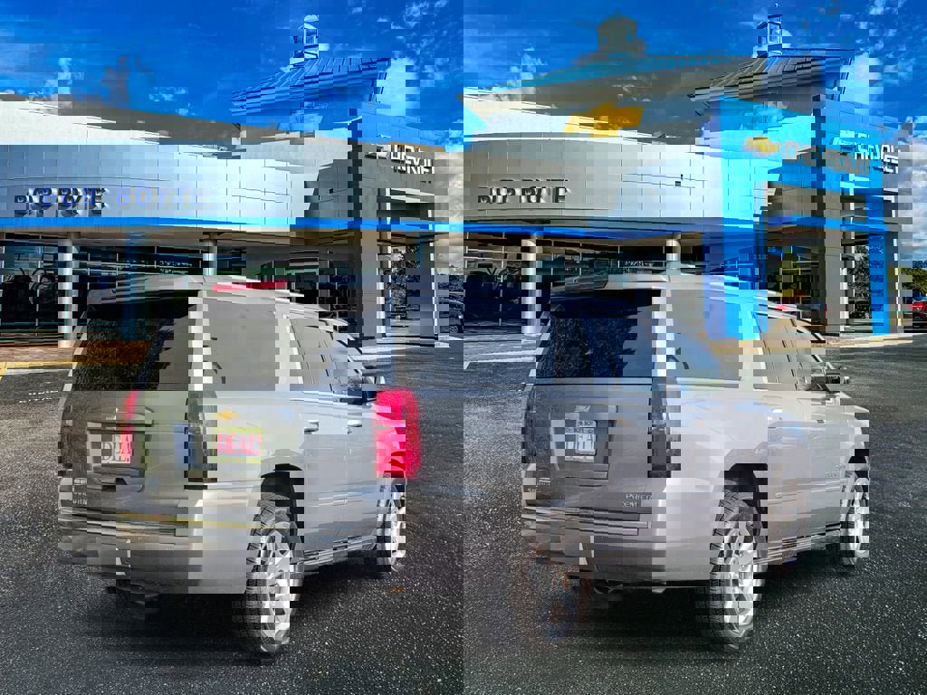 Used 2019 Chevrolet Suburban Premier RWD image 3