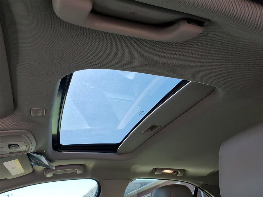 Used 2018 Cadillac ATS Luxury image 2