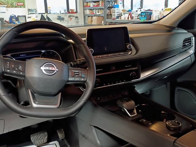 Used 2025 Nissan Rogue SV AWD/4WD image 14