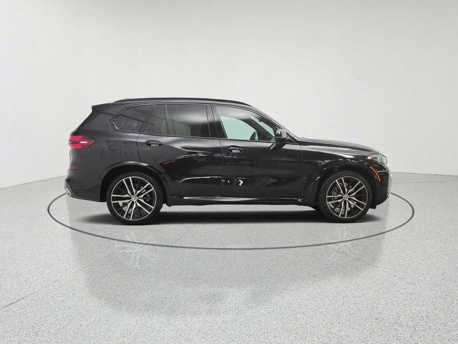 Used 2024 BMW X5 xDrive40i w/ M Sport Package AWD/4WD image 4