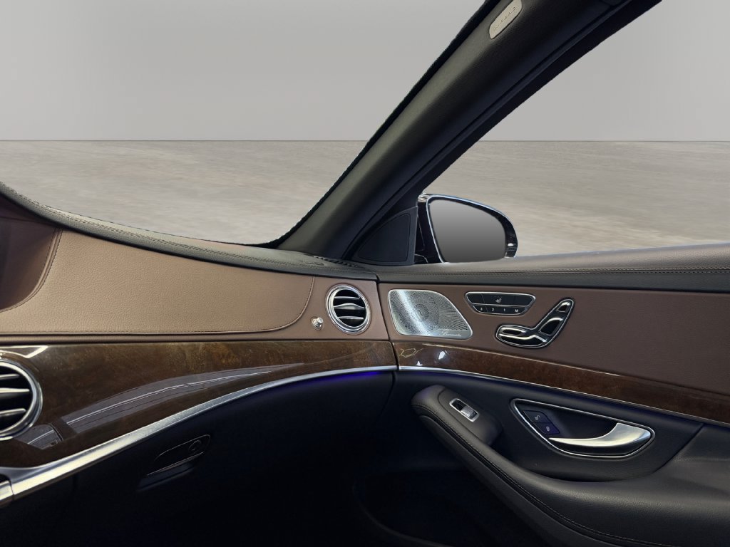 Used 2016 Mercedes-Benz S 550 Sedan image 25