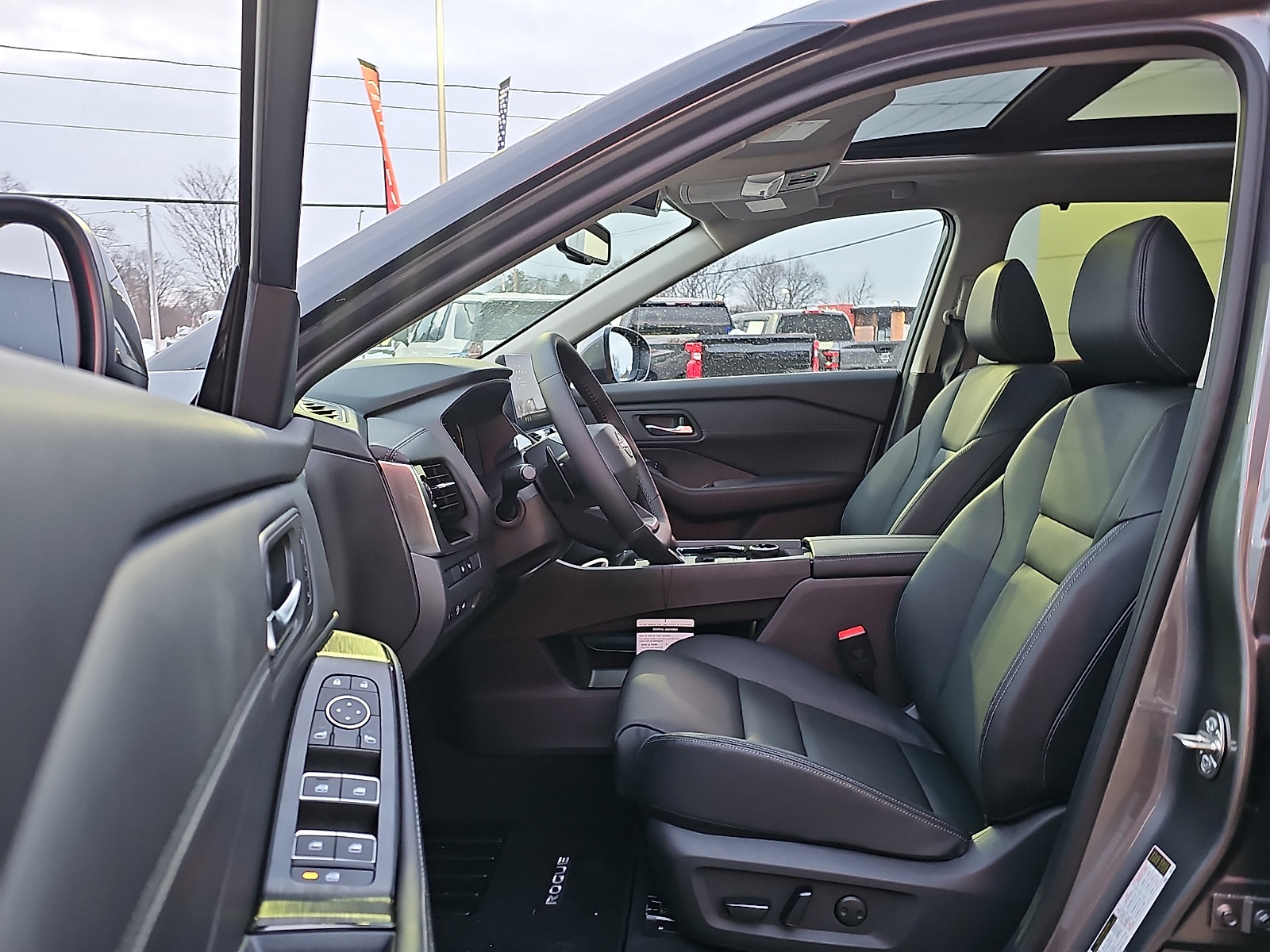 Used 2025 Nissan Rogue SL w/ Tech Package AWD/4WD image 15