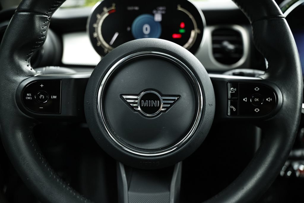 Used 2024 MINI Cooper 2-Door Hardtop FWD image 29