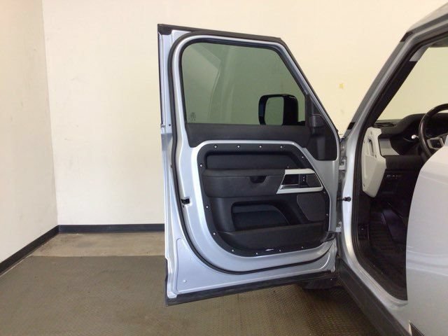 Used 2020 Land Rover Defender 110 SE AWD/4WD image 7