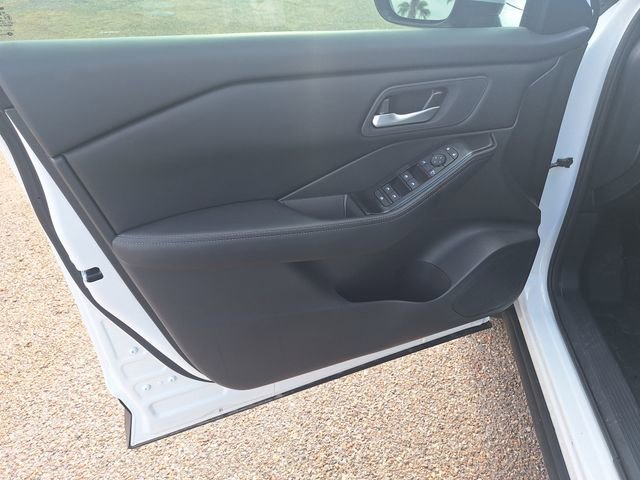 Certified 2026 Nissan Rogue SV FWD image 9