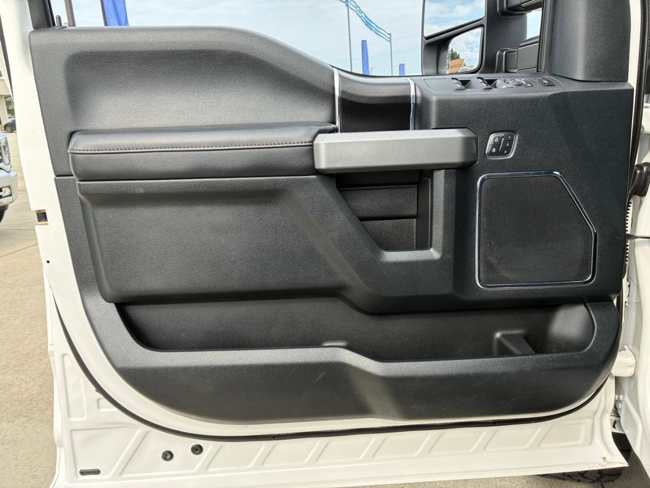 Used 2018 Ford F250 Platinum w/ Platinum Ultimate Package AWD/4WD image 10