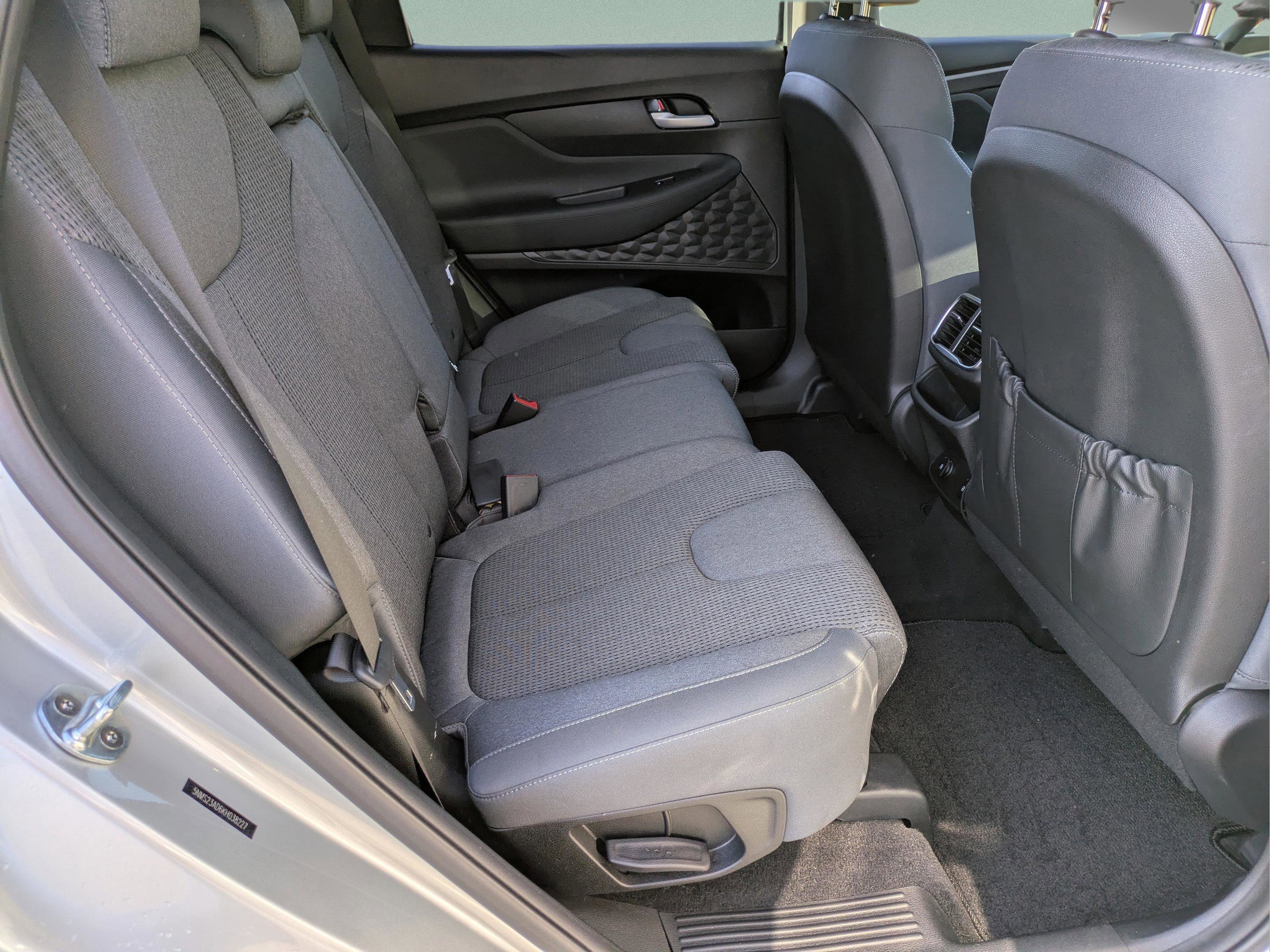 Used 2019 Hyundai Santa Fe SE image 9