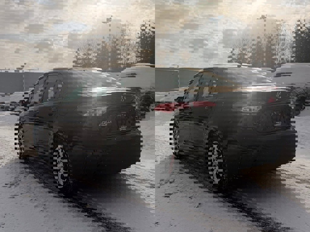 Used 2024 Toyota Corolla LE image 4