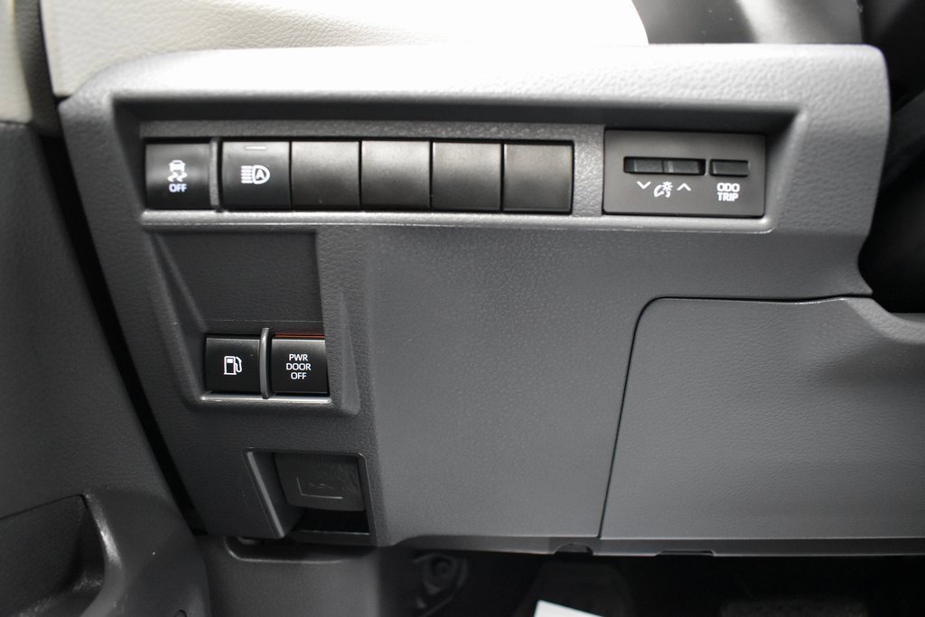 Used 2021 Toyota Sienna XLE image 21