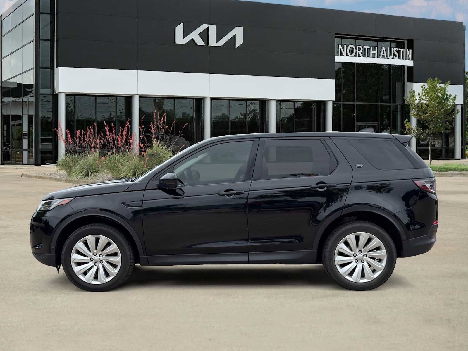 Used 2020 Land Rover Discovery Sport SE AWD/4WD image 4