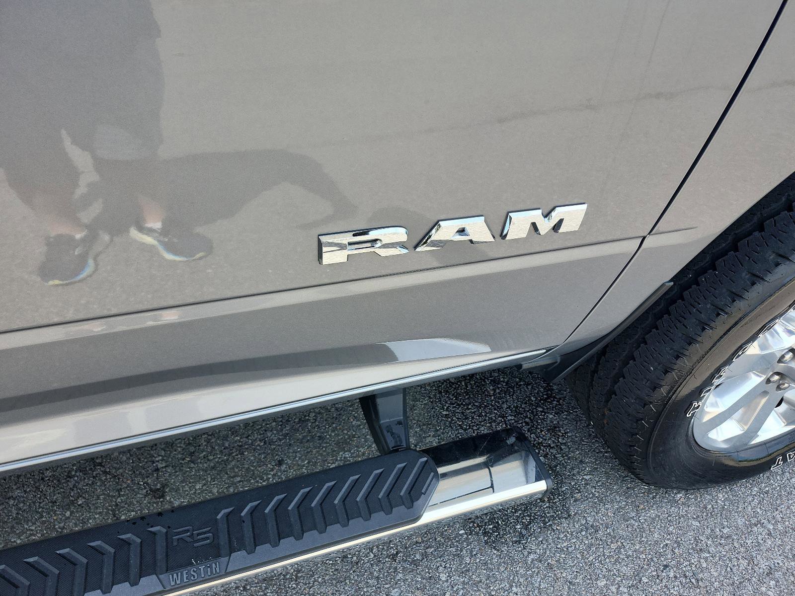 Used 2023 RAM 2500 Laramie AWD/4WD image 9