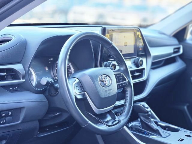 Used 2024 Toyota Highlander LE image 12