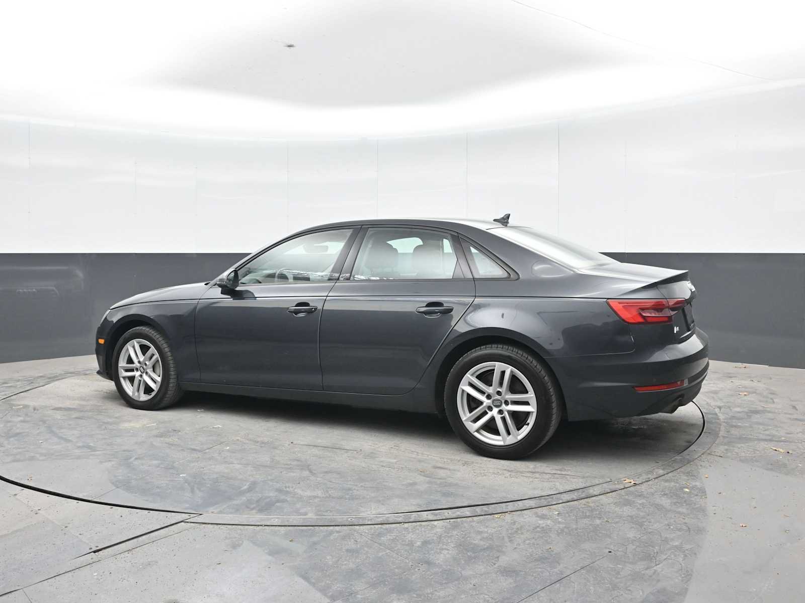 Used 2017 Audi A4 2.0T Premium FWD image 2