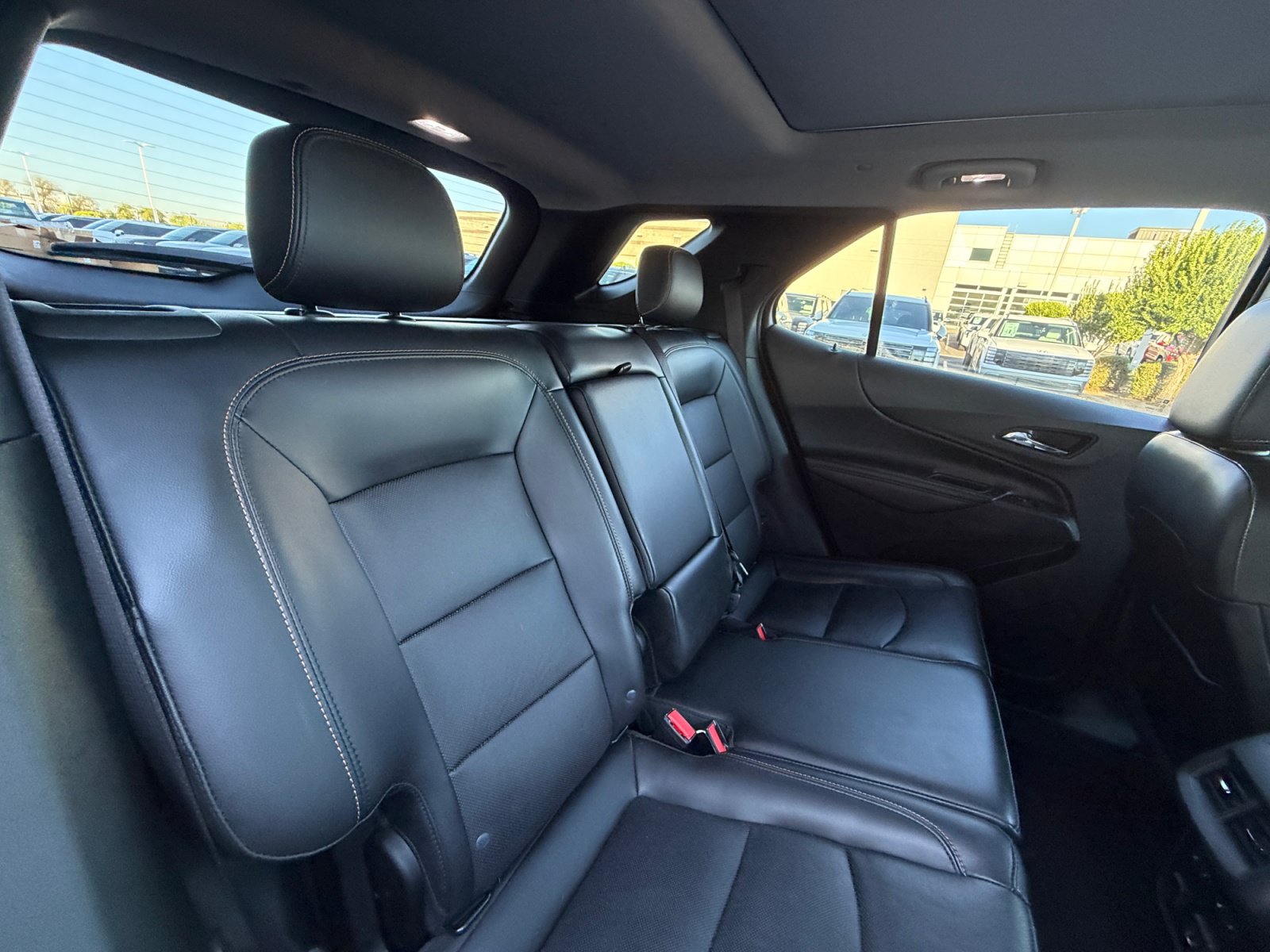 Used 2018 Chevrolet Equinox Premier FWD image 18
