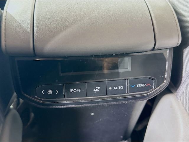 Used 2023 Toyota Highlander LE FWD image 23