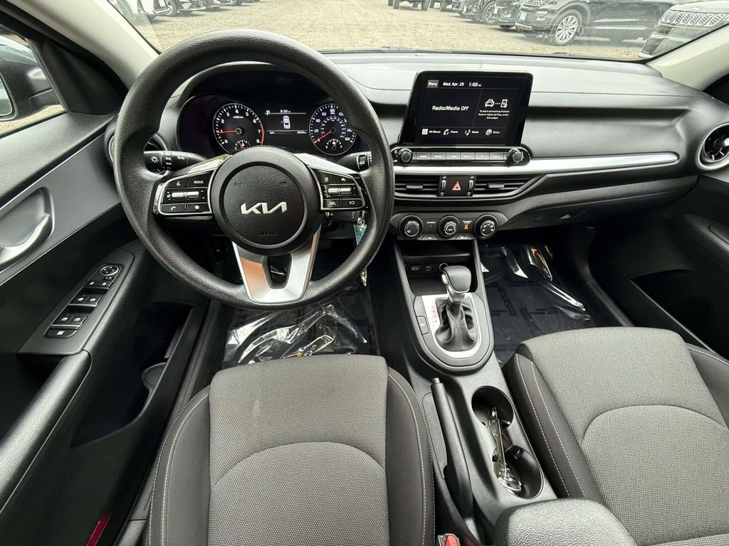 Used 2022 Kia Forte LXS FWD image 13
