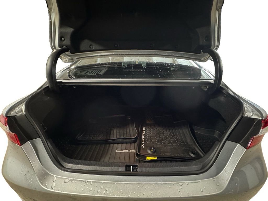 Used 2020 Toyota Camry SE image 21