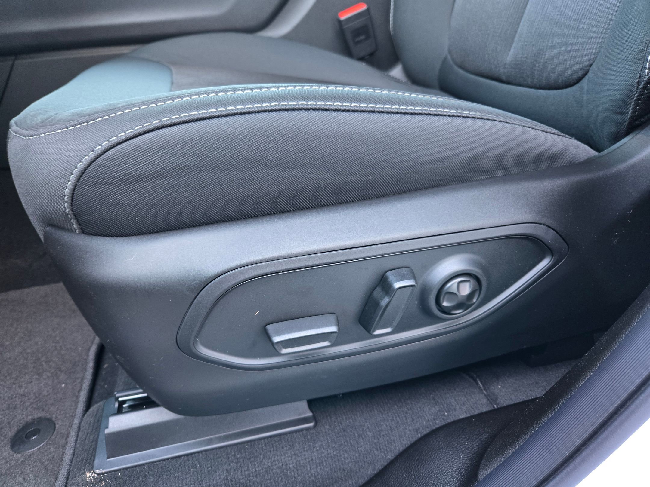 New 2025 Jeep Grand Cherokee Laredo image 19