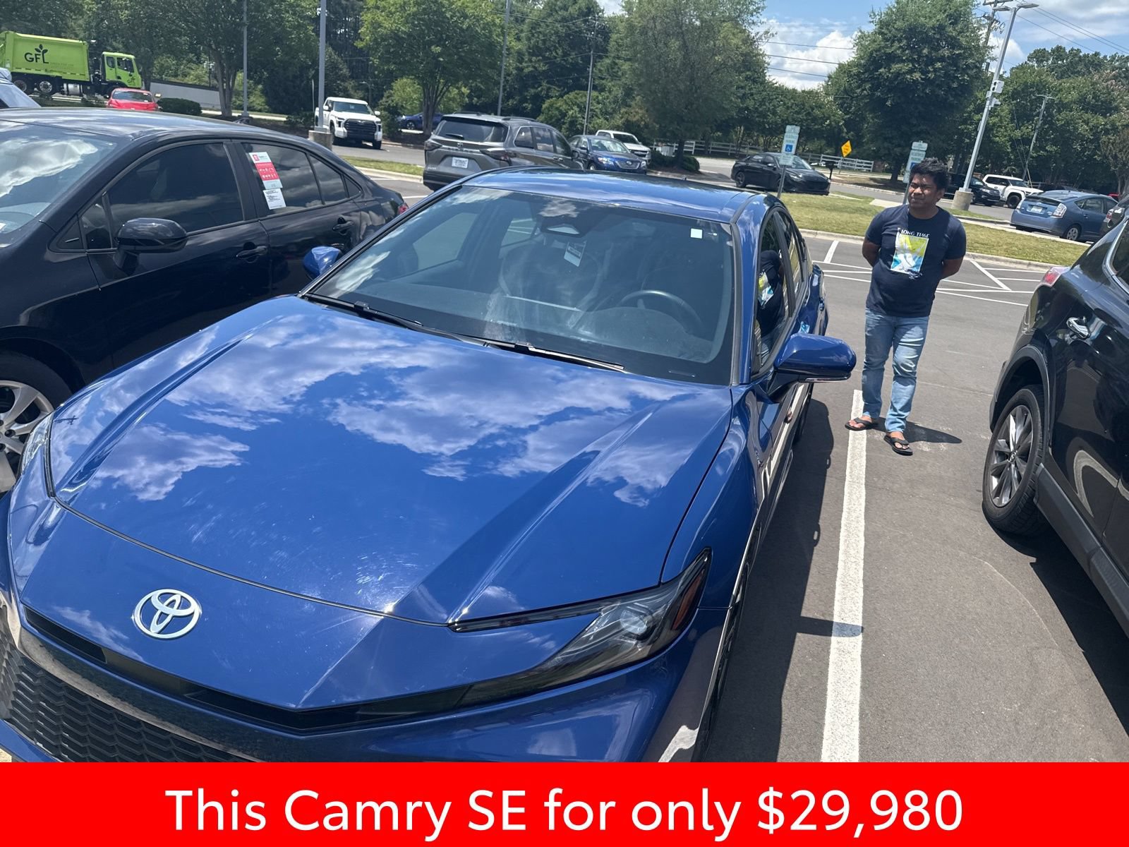 Used 2025 Toyota Camry SE FWD image 3