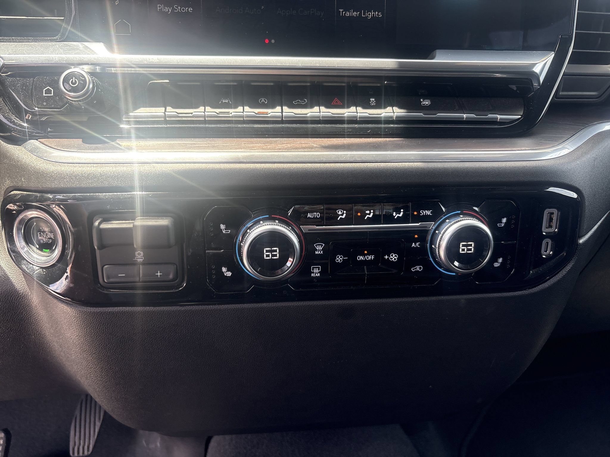 Used 2025 GMC Sierra 1500 SLT AWD/4WD image 9