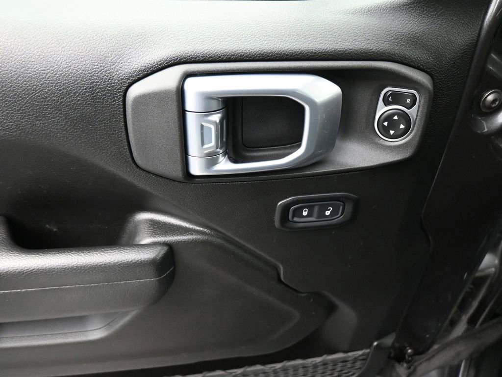 Used 2022 Jeep Wrangler Unlimited Rubicon AWD/4WD image 4
