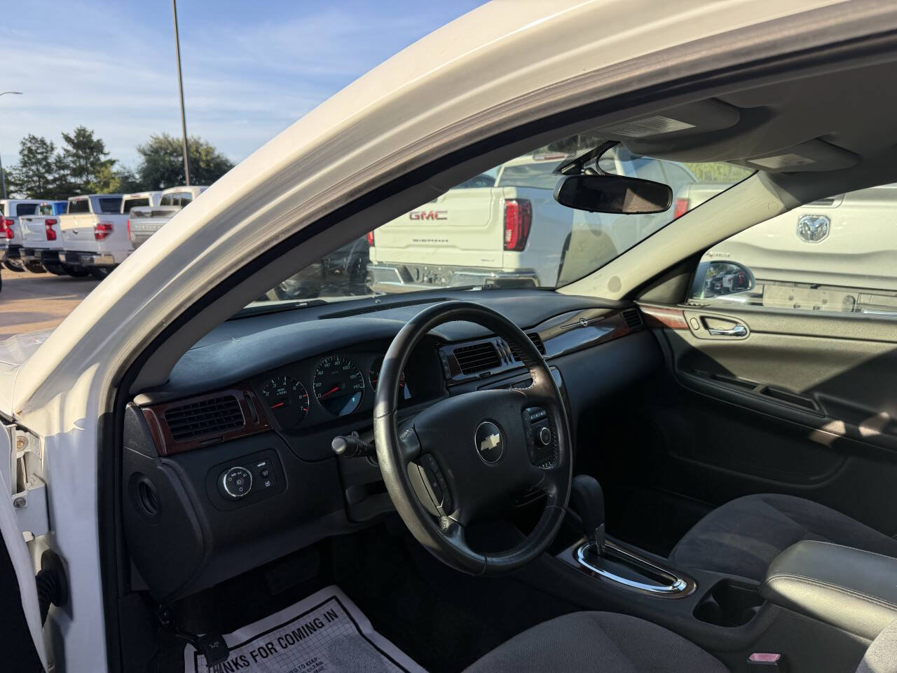 Used 2010 Chevrolet Impala LT FWD image 6