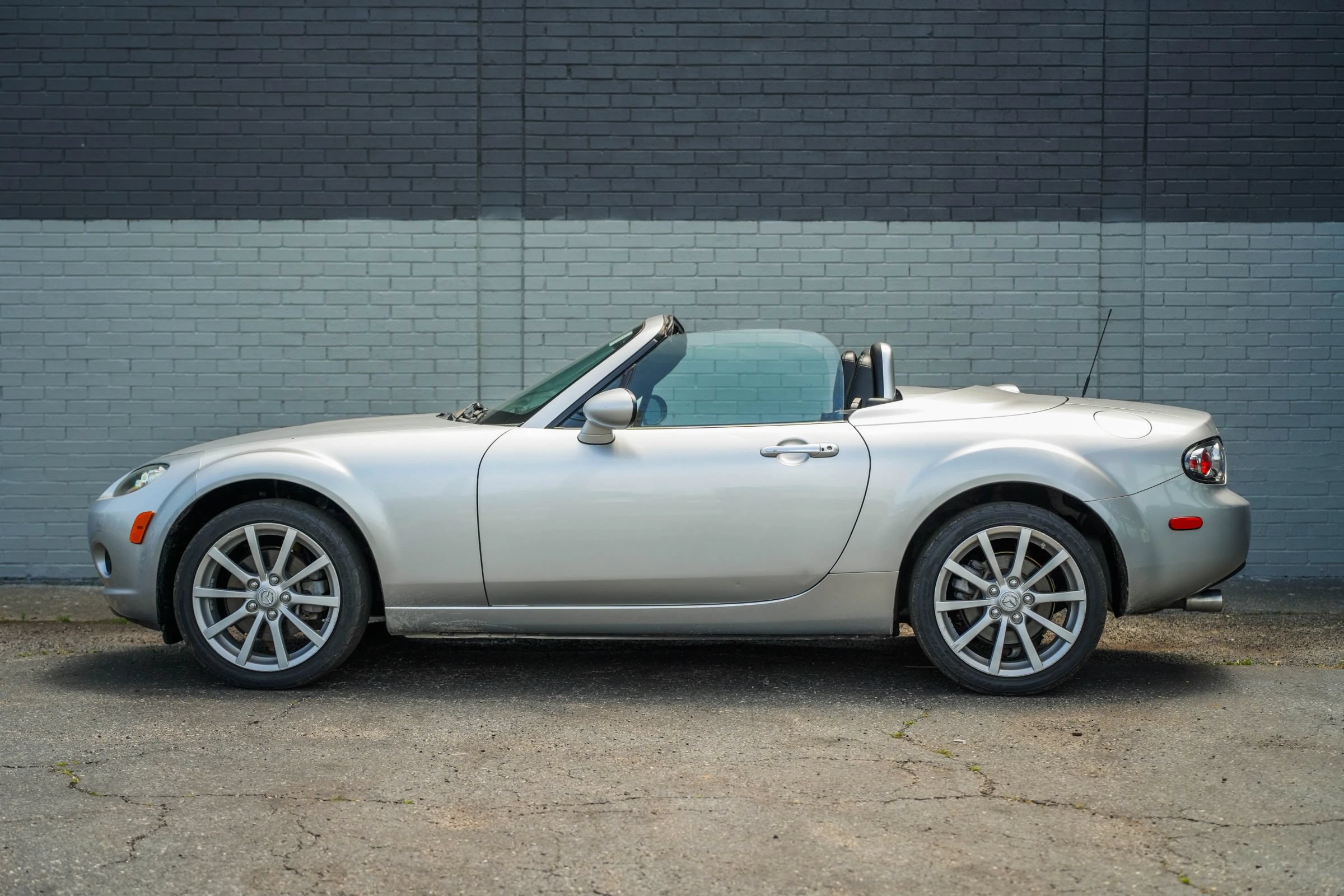 Used 2008 MAZDA MX-5 Miata Grand Touring w/ Premium Pkg RWD image 9