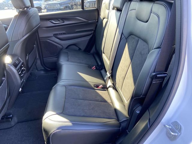 New 2025 Jeep Grand Cherokee Altitude image 11