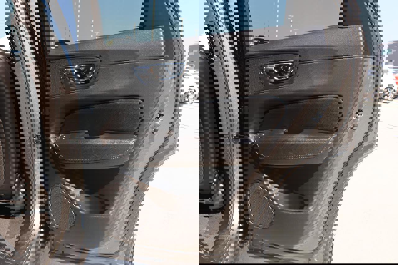 Used 2018 Volvo XC60 T5 Momentum w/ Convenience Package image 19