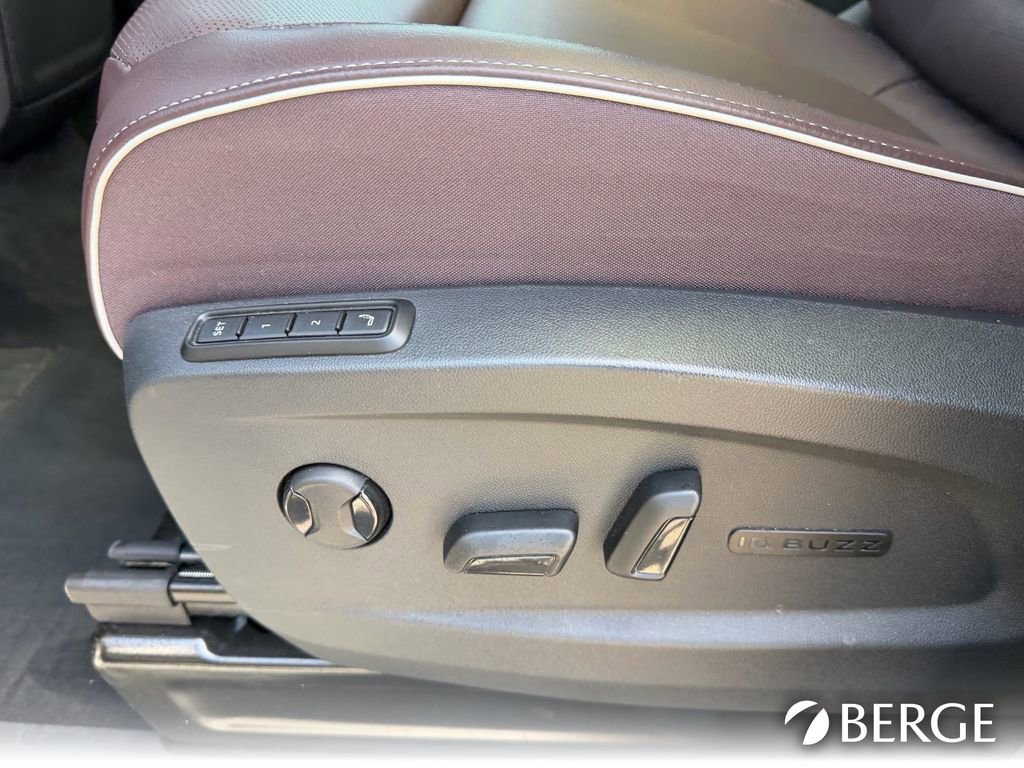 Used 2025 Volkswagen ID. Buzz Pro S Plus RWD image 24
