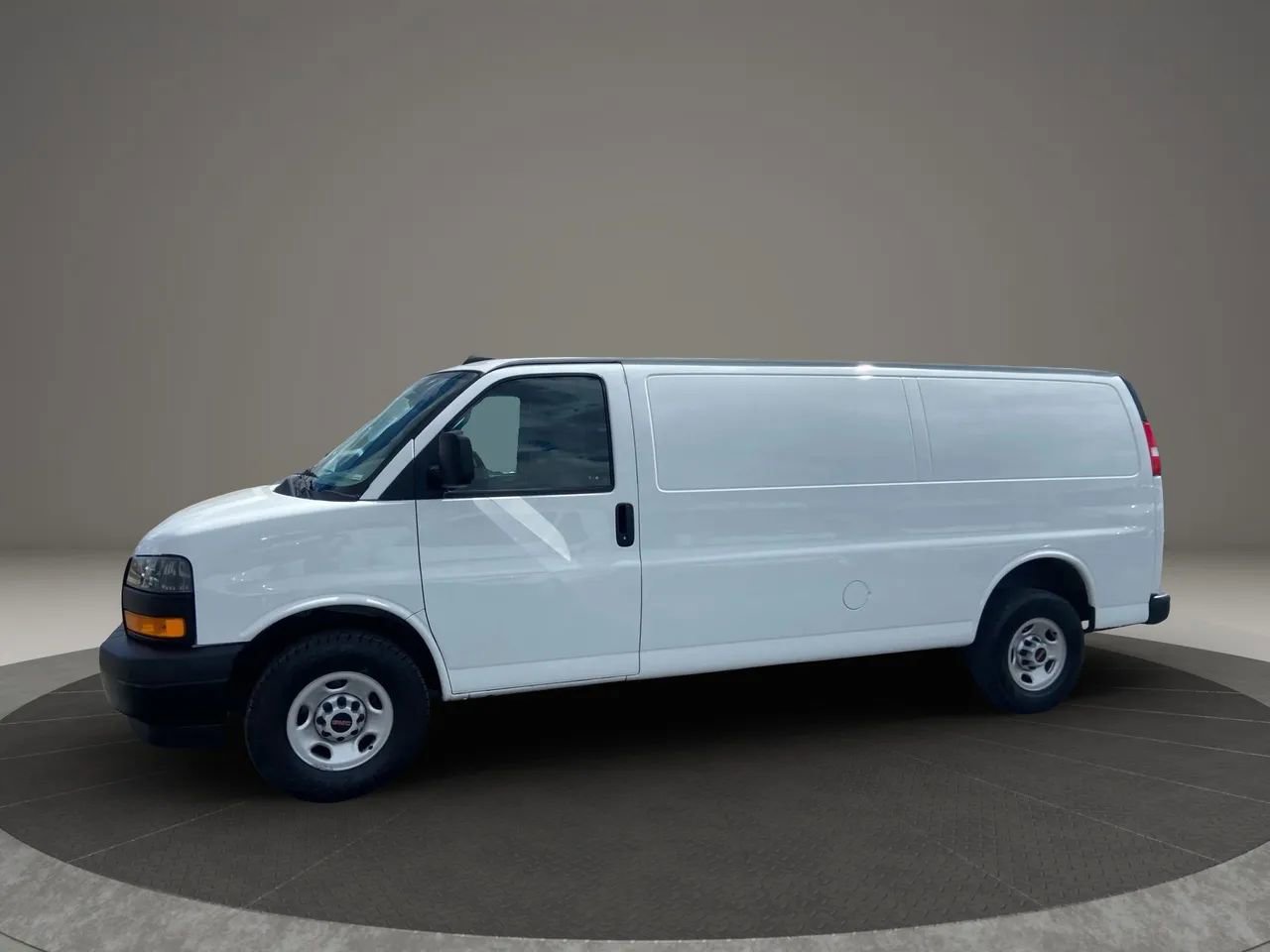 Used 2023 GMC Savana 2500 Extended w/ Driver Convenience Package image 2