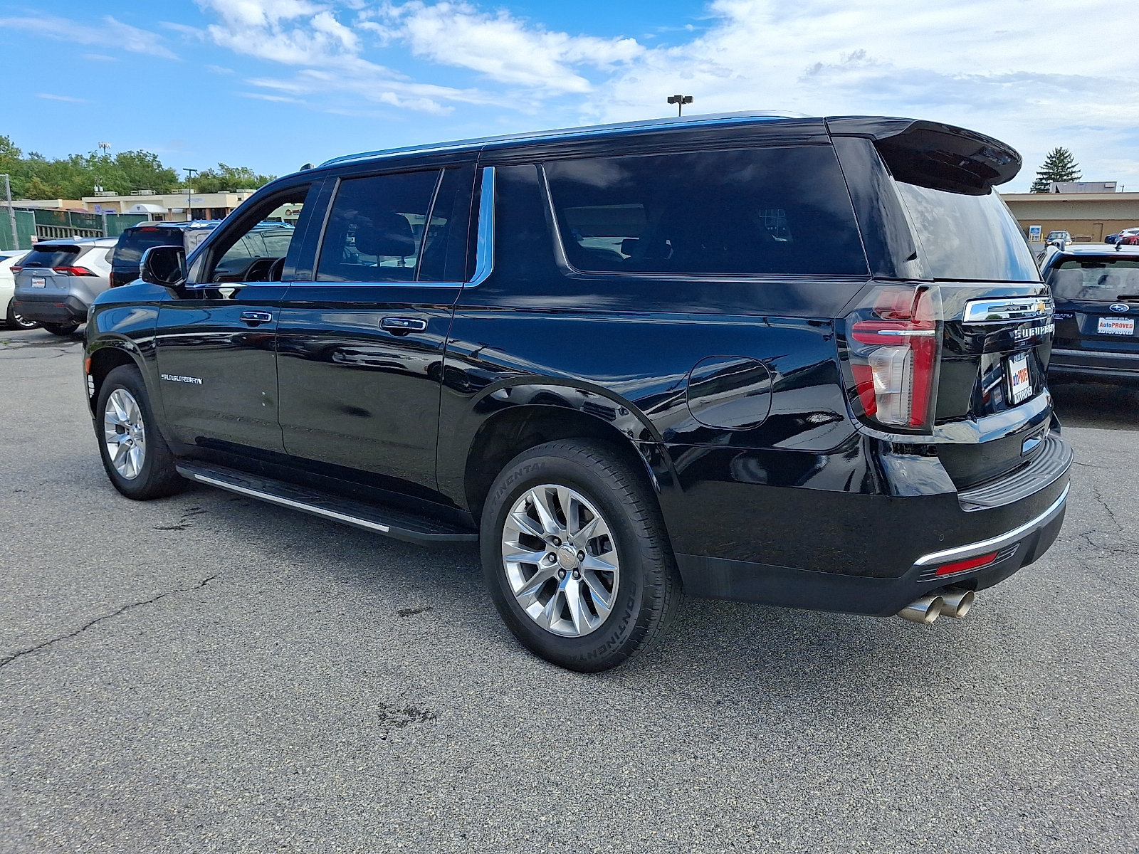 Used 2024 Chevrolet Suburban Premier w/ Premium Package AWD/4WD image 4